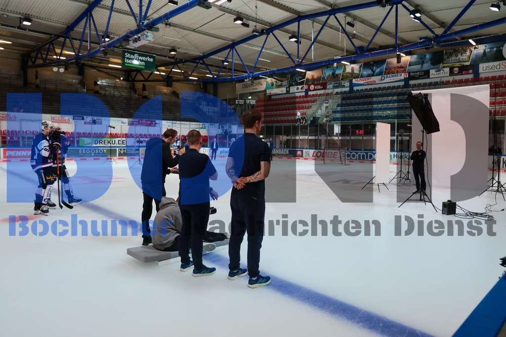 Deutsche Eishockey Liga (DEL): Iserlohn Roosters Teamshooting {date} -  | {headline}(Foto: Sebastian Sendlak / BOND) - Realisiert mit Pictrs.com
