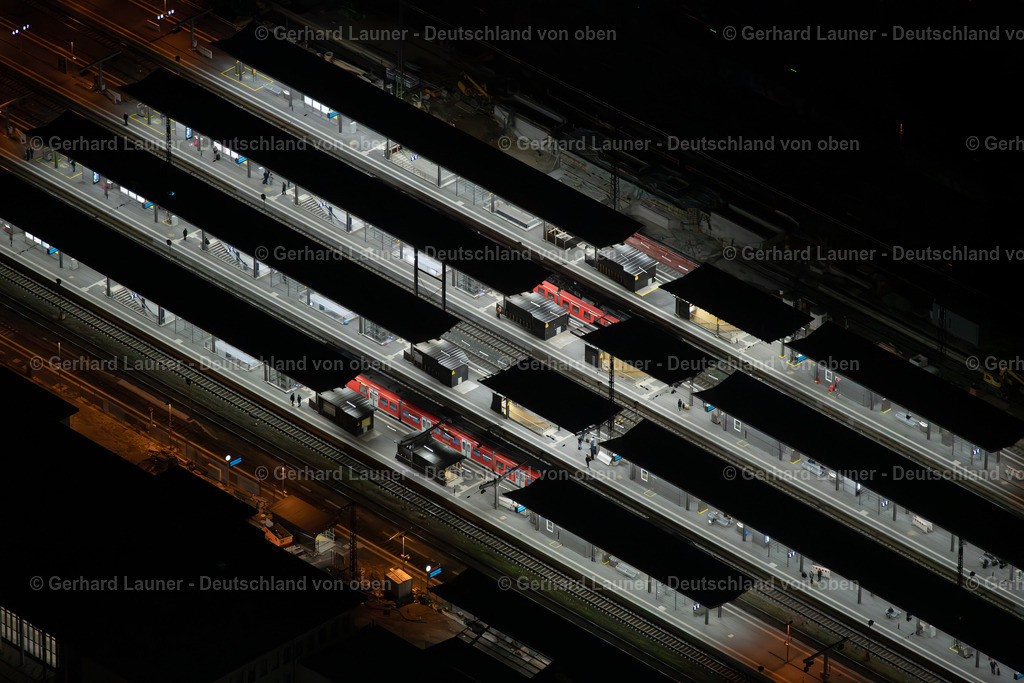 3901114 | Würzburg Hauptbahnhof bei Nacht 2019