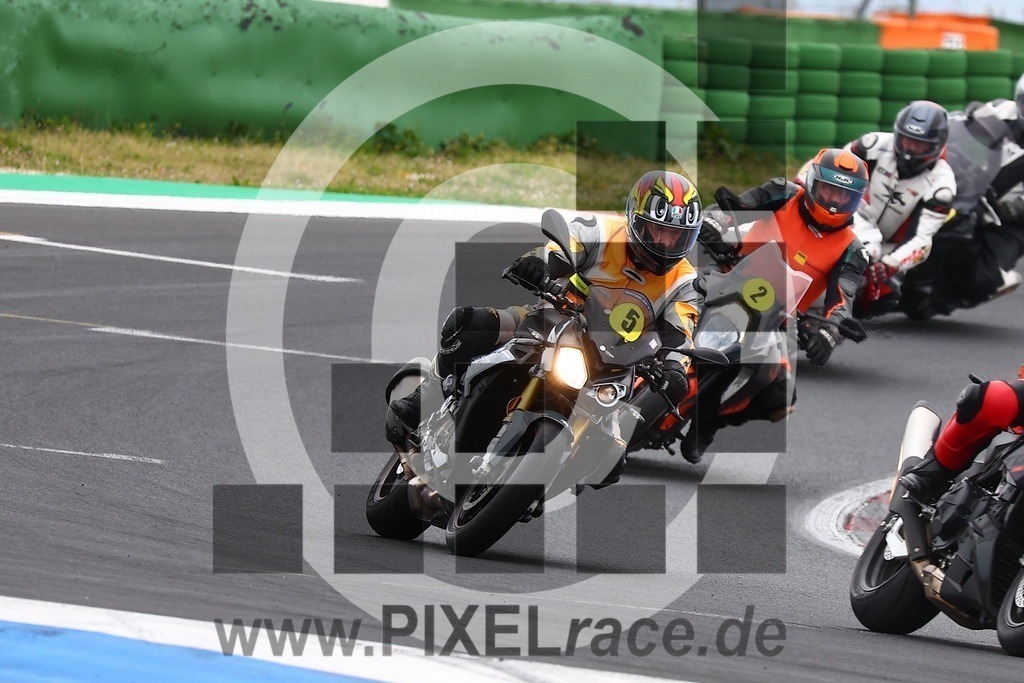 inst05-20260401_04214 | Schöne Erinnerungen an spannende Momente - das festzuhalten ist unser Job. PIXELrace.de ist seit 2003 auf den Rennstrecken Europas unterwegs um die Action draußen beim Fahren und die wunderbare Stimmung imm Fahrerlager für euch einzufangen.