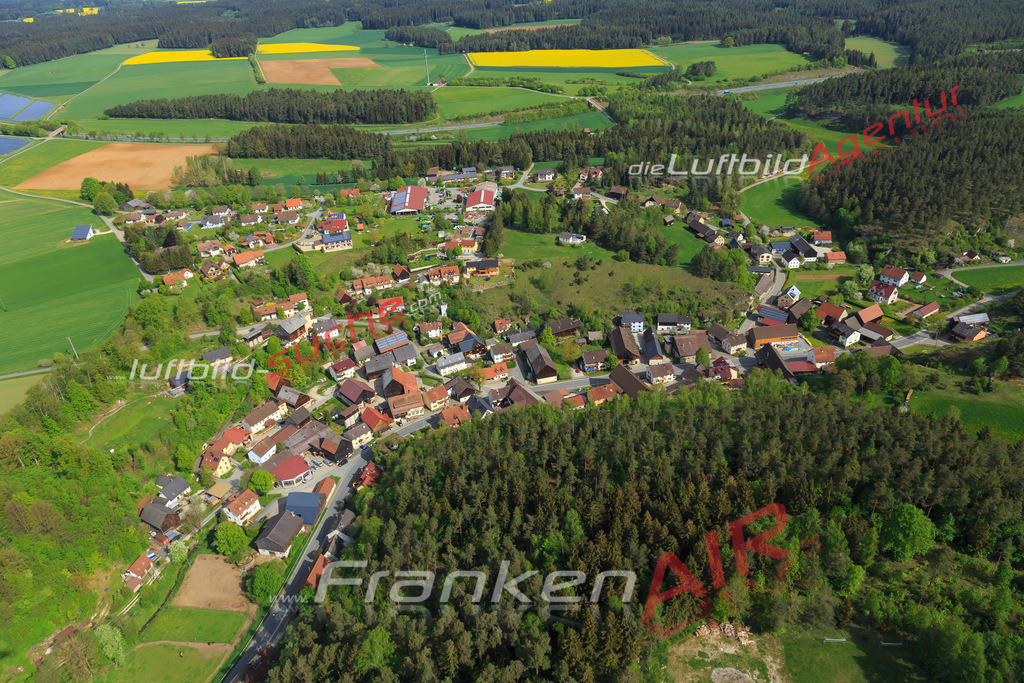 Luftbild von Schirradorf Wonsees - Luftaufnahme wurde 2015 von https://frankenair.de mittels Flugzeug (keine Drohne) erstellt - die Geschenkidee