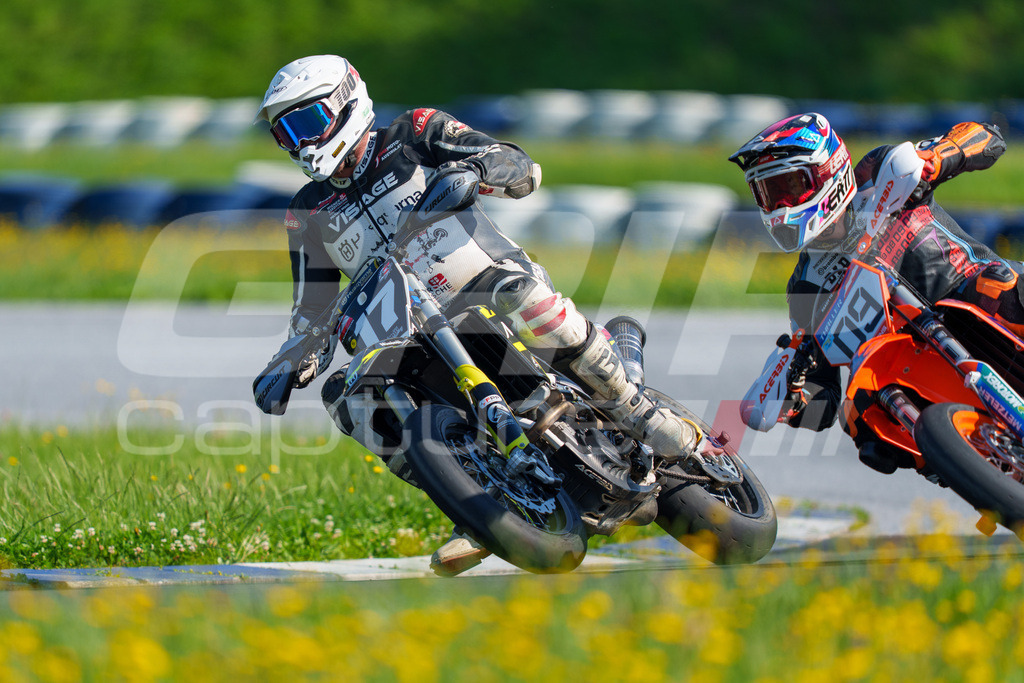 SuperMoto_Staatsmeisterschaft_Greinbach_092 | GRIPcapture steht für authentische Sportfotografie in Österreich – für Momente, die mehr sind als Geschwindigkeit oder Ergebnis. Es geht um Emotion, Spannung, Fokus und den Augenblick, der oft nur einen Wimpernschlag dauert.Ob Motorsport, Teamsport oder 