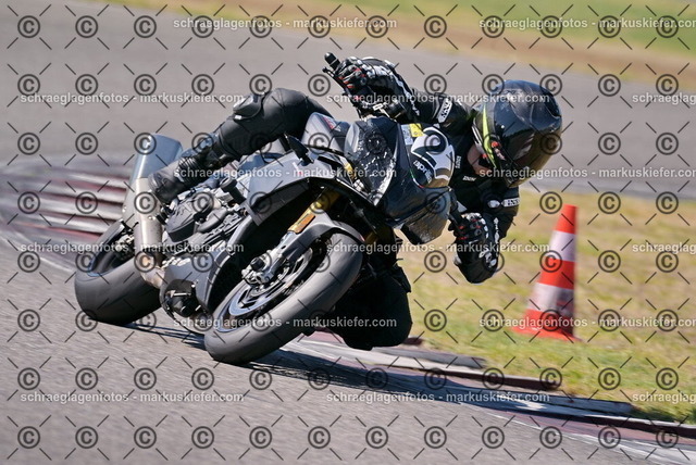 26bt05-0414 | markuskiefer.com - Realisiert mit Pictrs.com