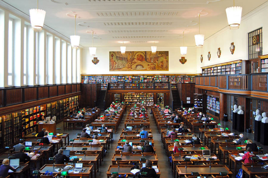 Deutsche Nationalbibliothek Leipzig - Großer Lesesaal | Entdecke über 20 Kategorien Leipzig-Motive: Foto-Downloads, hochwertige Poster, Leinwand- & Fine-Art-Prints. Jetzt Lieblingsfoto im Bildlexikon Leipzig Shop bestellen!