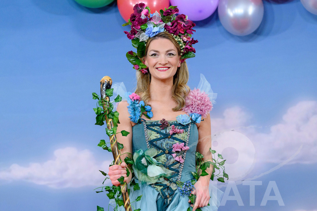 _DWA2078 | Staatsministerin für Gesundheit, Pflege und Prävention Judith Gerlach (CSU) bei der TV-Sendung Fastnacht in Franken 2024. Veitshöchheim, 02.02.2024 Bayern Deutschland - Realisiert mit Pictrs.com