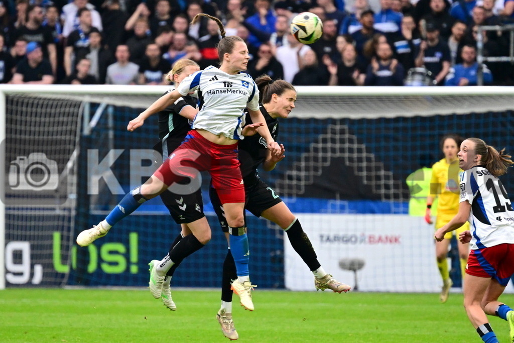 KBS Picture_HSV-Bremen_Frauen_045 | v.v. Meyer Christin (HSV Frauen) , Hausicke Lina (Werder Bremen Frauen) , Nemeth Hanna (Werder Bremen Frauen) ,Sportplatz :  Volksparkstadion, - Realisiert mit Pictrs.com