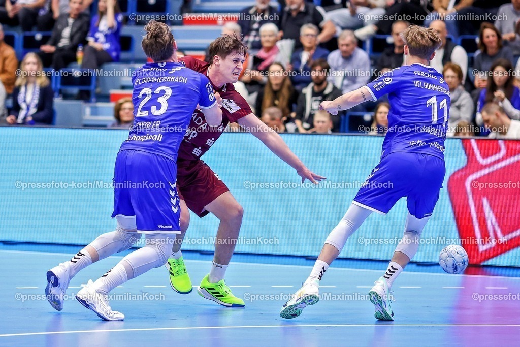 Gum25042501012 | 25.04.2025, Handball, HBL, VfL Gummersbach - 1. VfL Potsdam, Schwalbe-Arena: Ole Pregler (GUM #23) und Mathis Häseler (GUM #11) verteidigen gegen Maxim Orlov (VfL Potsdam #22) 