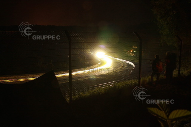 Bild_Atmosph__re_12_ | Motorsport-Fotografie: DTM, 24h Nürburgring und GT-Action in hochauflösenden Bildern. Entdecke packende Rennmomente & Impressionen direkt aus der Boxengasse. - Realisiert mit Pictrs.com