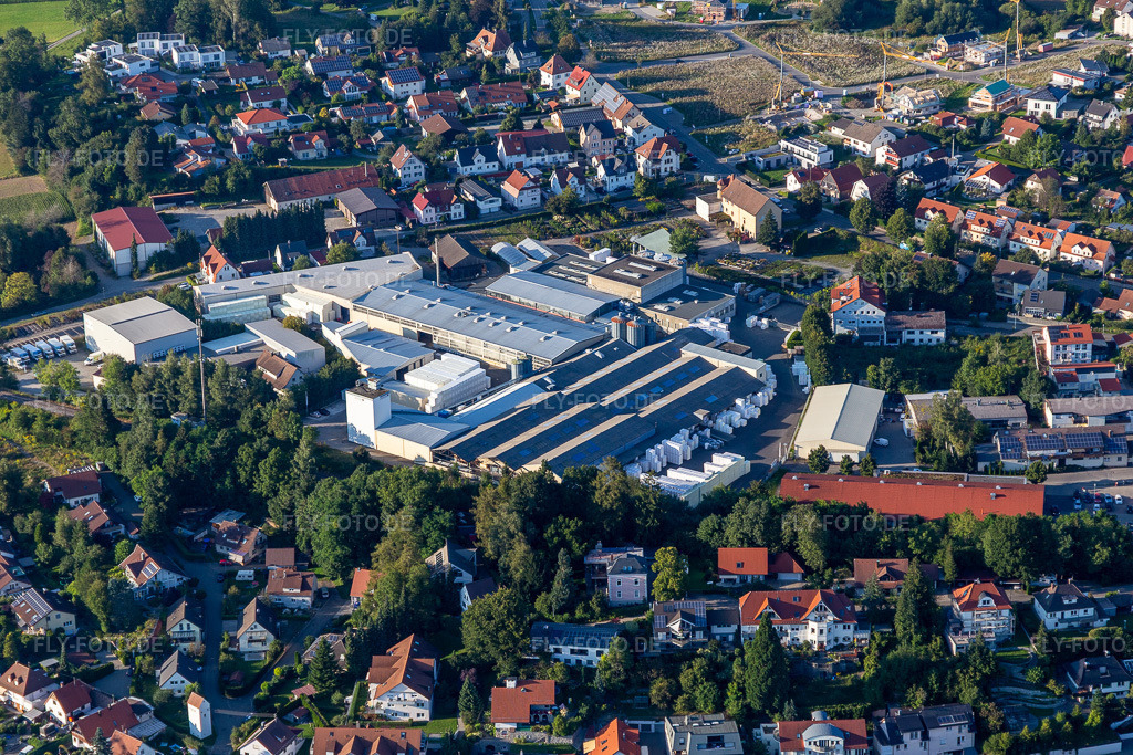 Luftbild: Fabrikgelände DER Hirsch Porozell GmbH. im Ortsteil Steinach in Bad Waldsee im Bundesland Baden-Württemberg in Deutschland. Foto: IMG_128941.jpg vom 03.09.2021 durch Werner Riehm/FLY-FOTO.de