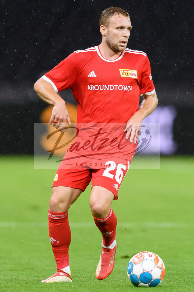 FCUKUO20210826_120 | Fussball, Herren: Tymoteusz Puchacz (1.FC Union Berlin) in Aktion, am Ball, Einzelaktion beim Spiel der UEFA Conference League zwischen 1. FC Union Berlin und Kuopion PS im Olympiastadion am 26.08.2021 in Berlin, Deutschland. - Realisiert mit Pictrs.com