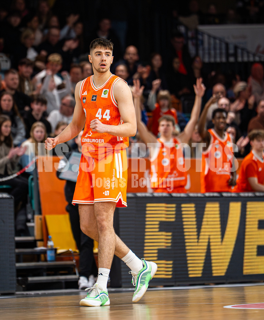 Basketball I Herren I Saison 2025-2026 I ProB Nord I 18. Spieltag I Rasta Vechta II - LOK Bernau-07 | Ivan Volf (44,Rasta Vechta II) nach dem erfolgreichen Wurf - Realisiert mit Pictrs.com