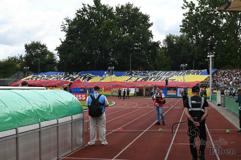 SV Atlas-Delmenhorst-Borussia Mönchengladbach | DFB-Pokal 1. Runde;SV Atlas Delmenhorst (gelb)-Borussia Mönchengladbach (schwarz) am 17.08.2025 in Oldenburg (Marschweg-Stadion), Photo: Philip Eiben 2025 - Realisiert mit Pictrs.com