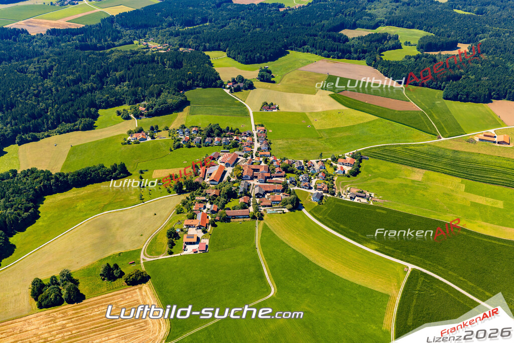 Schöne Luftaufnahme Münster Egmating - Die Luftaufnahme wurde 2025 vom Flugzeug heraus erstellt ( keine Drohne ) - Hochauflösende Luftaufnahme - für professionelle Ausdrucke geeignet. Die Geschenkidee !Mit Lizenz und Bildrechte bestellbar