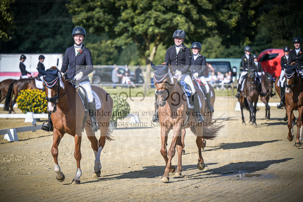 DOS_1235 | Entdecke hochwertige Reitturnierfotos von Foto Oger. Professionell, emotional und authentisch – jetzt Lieblingsmomente im Shop bestellen.Deutschlandweite Turnierfotografie. - Realisiert mit Pictrs.com