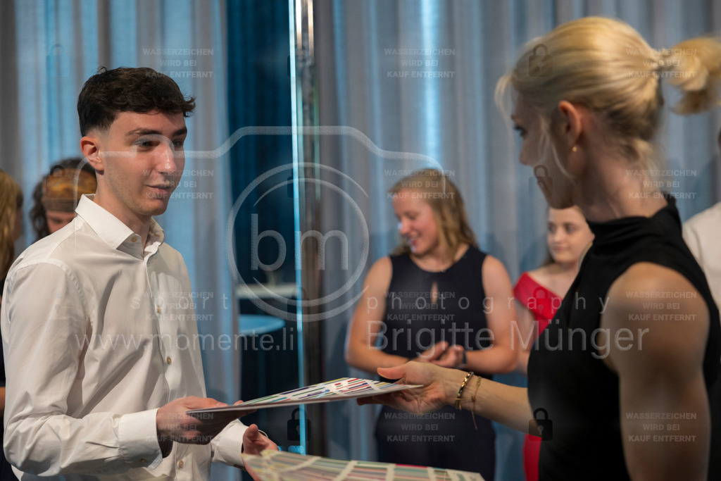 FeusiDiplomfeier_R6OO2983 | Brigitte Münger / bmsportphotography - Realisiert mit Pictrs.com