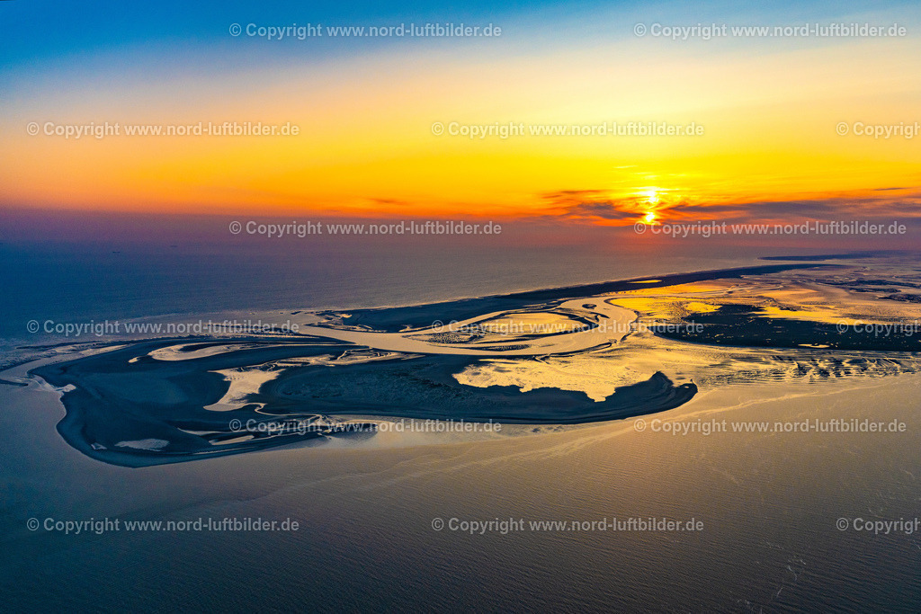 Juist_Kachelotplate_Memmert_Sonnenaufgang_ELS_5525190523 | JUIST 19.05.2023 Küstenbereich der der Nordsee - Insel Kachelotplate in Juist im Bundesland Niedersachsen, Deutschland. Weiterführende Informationen bei: Inselgemeinde und Kurverwaltung Juist. // Coastal area of North Sea - Island Kachelotplate in Juist in the state Lower Saxony, Germany. Further information at: Inselgemeinde und Kurverwaltung Juist. Foto: Martin Elsen