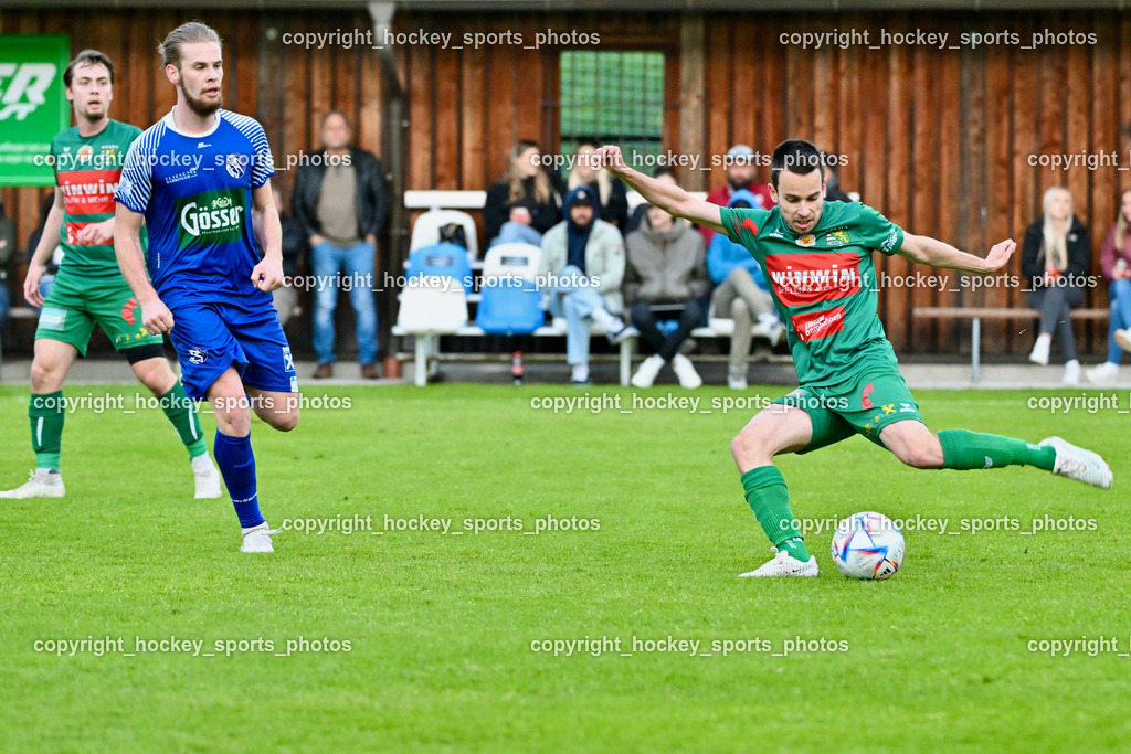Dellach Gail vs. Rapid Lienz | #86 Lukas Fabian Santner Dellach Gail, #12 Manuel Amoser Rapid Lienz, Dellach Gail vs. Rapid Lienz, Dellach Gail vs. Rapid Lienz am 26.04.2024 in Dellach (Sportplatz Dellach Gail), Austria, (Photo by Bernd Stefan)