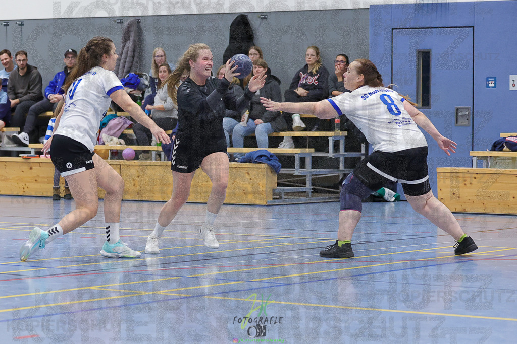 Frauen 2. Bezirksklasse, SG Rechtenbach - HSG Kleenheim/Langgöns III | Frauen 2. Bezirksklasse, SG Rechtenbach - HSG Kleenheim/Langgöns III am 16.11.2024 in Rechtenbach (Sporthalle Rechtenbach)Photo © 2024 - Jörg Heinrich - Realisiert mit Pictrs.com