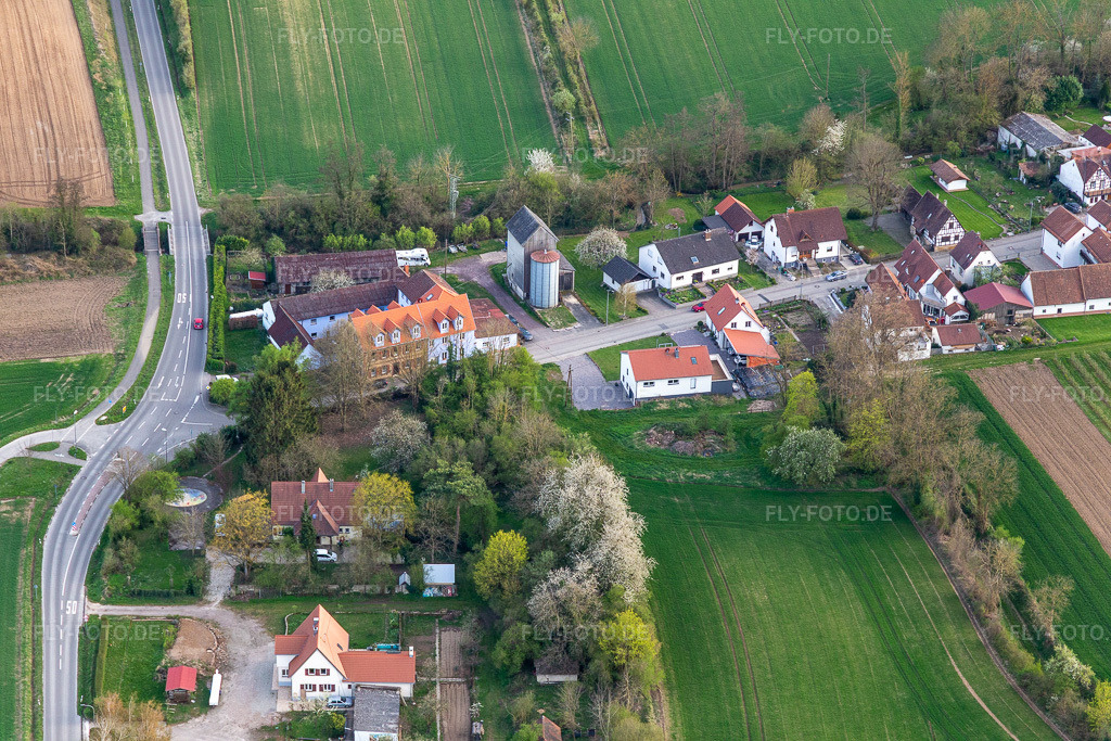 Luftbild: Hauptstraße in Vollmersweiler im Bundesland Rheinland-Pfalz in Deutschland. Foto: IMG_131222.jpg vom 12.04.2022 durch Werner Riehm/FLY-FOTO.deVG Kandel