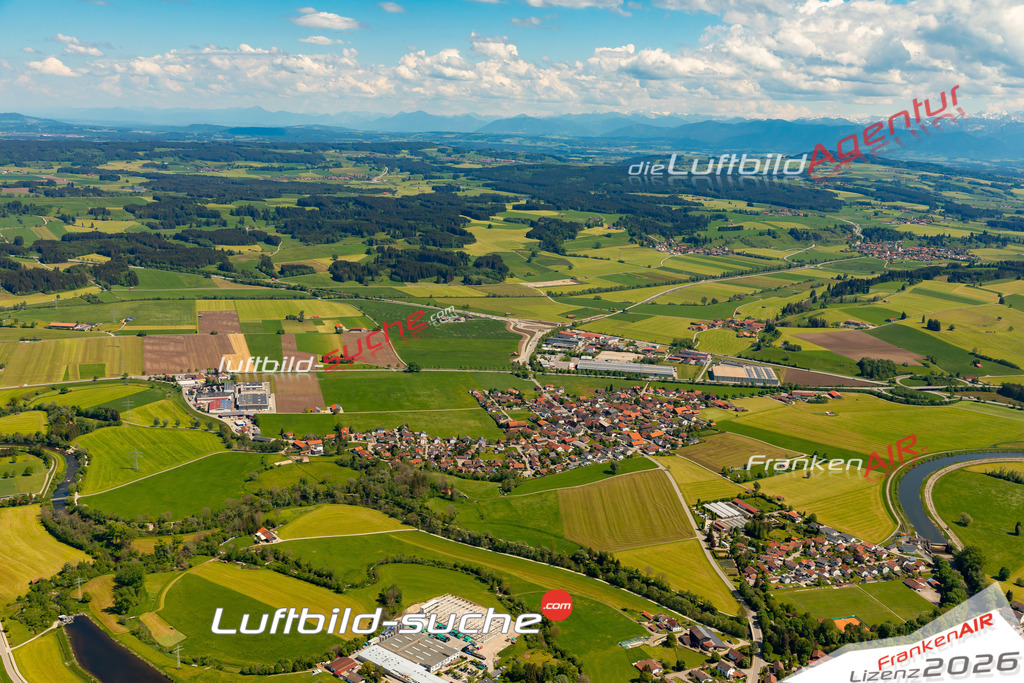Das Luftbild zeigt : Altdorf Biessenhofen - Die Luftaufnahme wurde 2024 vom UL-Flugzeug aus erstellt ( keine Drohne ) - Hochauflösende Luftaufnahme - Für grossformatige Ausdrucke geeignet. Die Geschenkidee !Mit Lizenz und Bildrechte bestellbar