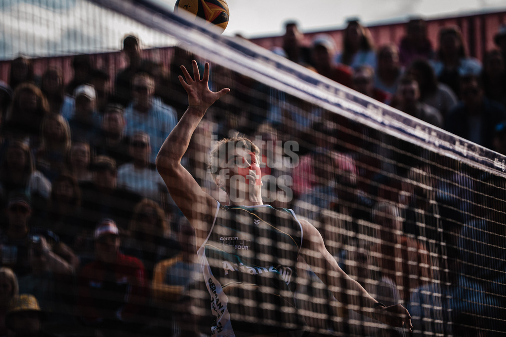 Beachvolleyball | Männer | Allianz German Beach Tour 2025 | Tourstop Düsseldorf | 17.05.2025 | Kristians Fokerots beim Angriff