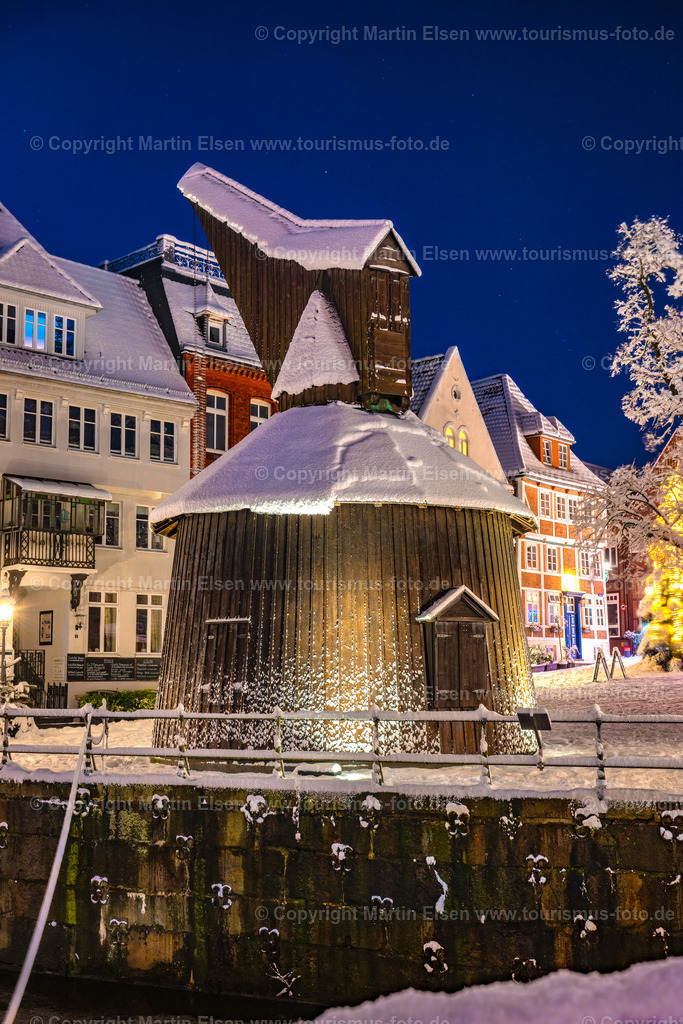 Stade Fischmarkt Holzkran Altstadt Winter Schnee_ELS_2545030126 | Fotos aus den Touristenorten aus Norddeutschland. - Realisiert mit Pictrs.com