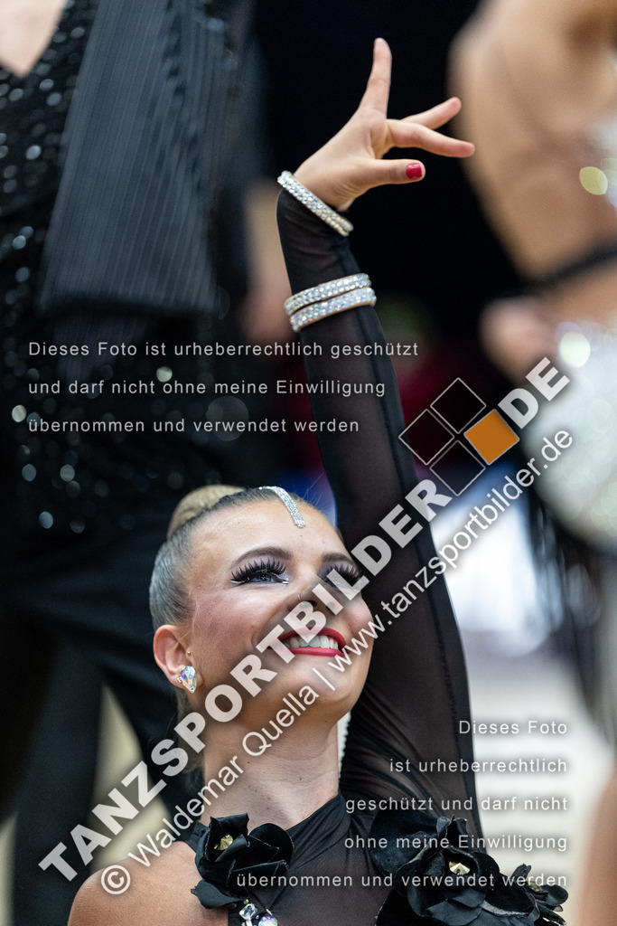 20240406-10615 | Hier finden Sie Tanz Bilder vom Latein und Standard Formationen tanzen. Sportbilder vom Tanzsport. Schöne Fotos und von Weltmeisterschaft, Europameisterschaft, Bundesliga, Regionalliga, Oberliga und Landesliga sowie von GOC Stuttgart, DanceComp, WM Bremen