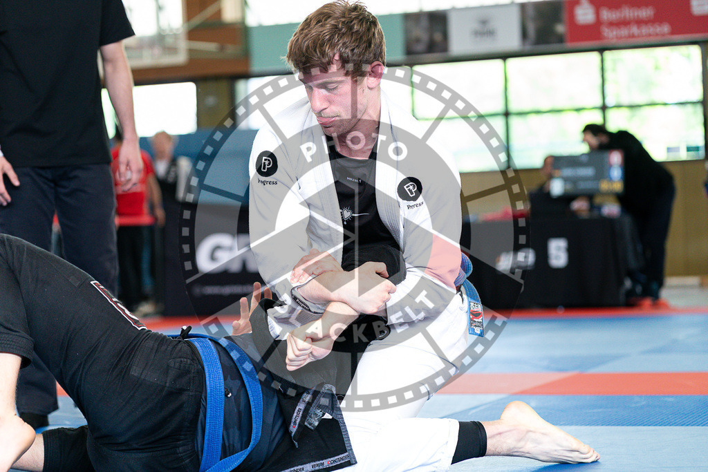 20250510PBB0341 | Athletes compete during the JJLG Berlin Open Jiu-Jitsu Championship on May 10, 2025 in Berlin, Germany. © Chiara Dazi / photoblackbelt