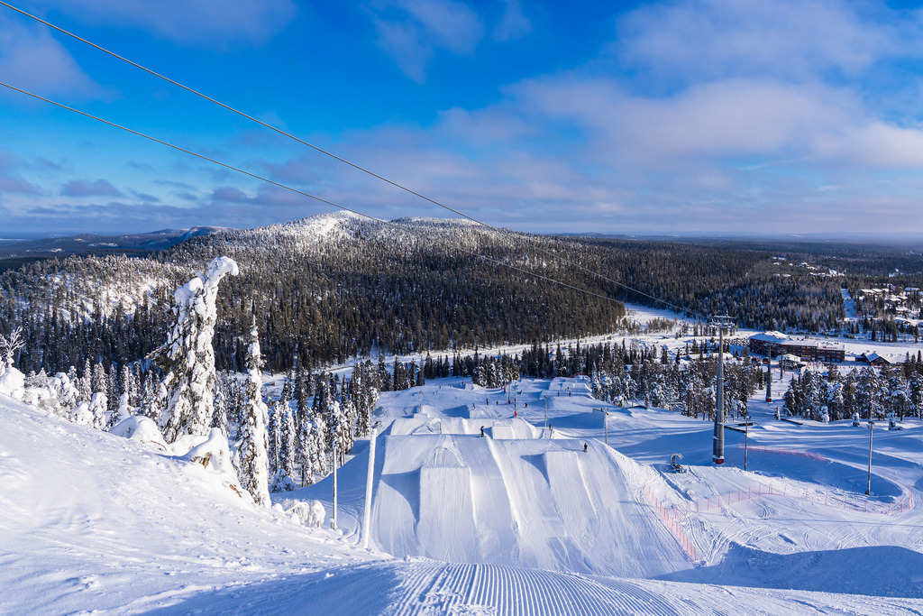 Landschaft mit Schnee und Bäumen im Winter in Ruka, Finnland | Landschaft mit Schnee und Bäumen im Winter in Ruka, Finnland.