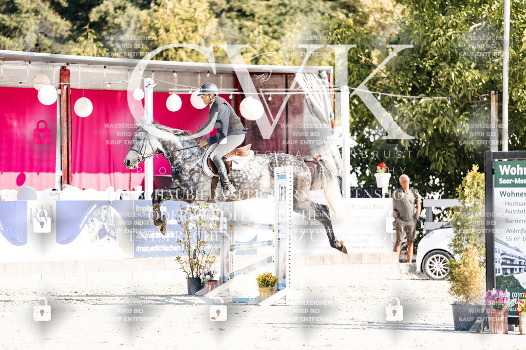 CK902098 | Turnierfotografie Pferdefotografie Trier Rheinland-Pfalz Pferdesport Reitsport Tierfotografie Sportfotografie Pferdevideo Pferdevideografie Equestrianvideography equestrianphotography  - Realisiert mit Pictrs.com