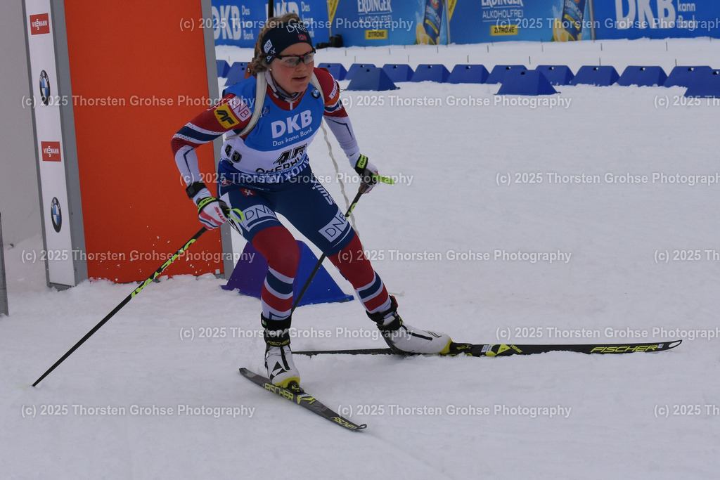 IBU WC Biathlon Oberhof 2018 | FENNE Hilde (NOR) beim Start; IBU WC Biathlon Oberhof 2018, 7.5 km Sprint Frauen am 04.01.2018 in der DKB Ski Arena in Oberhof, (Deutschland) - Realisiert mit Pictrs.com