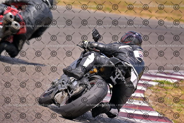 26bt05-1772 | markuskiefer.com - Realisiert mit Pictrs.com