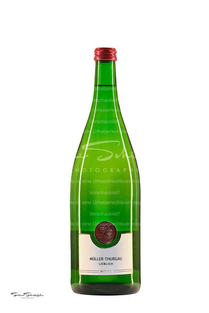 Flaschen (Freisteller) "Ferienweingut Liebfried", Nehren/Mosel | People- und Tierfotografie, Imageaufnahmen, Veranstaltungsfotografie und Wandbilder aus der Natur ★ Made in Germany ✔️ Druck + Downloads ✔️ Naturfotografie in Top Qualität ★ schneller Versand, weltweite Lieferung! - Realisiert mit Pictrs.com