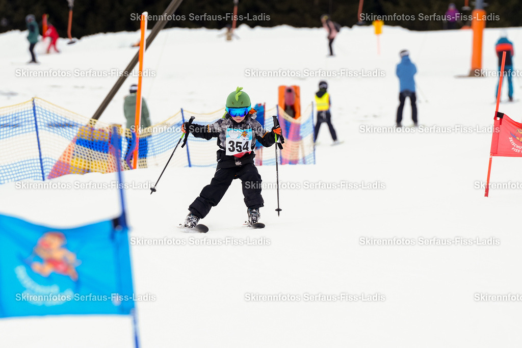 SRF_02.01.2026_0552 | Skirennfotos,Serfaus,Fiss,Ladis,Kinderskirennen,Winter,Tirol,Oberland,skirace,SFL,feelfree,weil wir's genießen,ski,Ski,skifahren,Sonnenplateau, - Realisiert mit Pictrs.com
