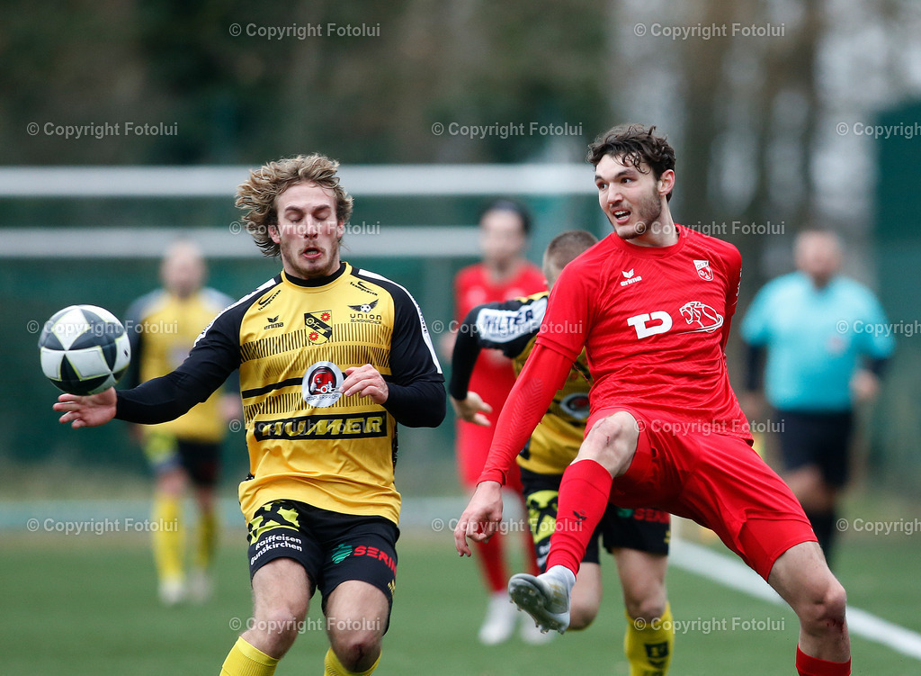 A_LUI_15032025_31 | SPORT FUSSBALL LL.OST E ASKOE OEDT 1B -GUNSKIRCHEN 15.03.IM BILD : FINN RUDEL  (OEDT1B) UND STEFAN SCHMUCK (GUNSKIRCHEN)FOTO:OEDT