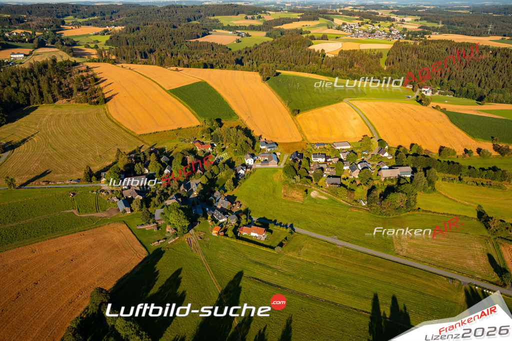 Das Luftbild zeigt : Grünlas Grafengehaig - Die Luftaufnahme wurde 2024 vom UL-Flugzeug aus erstellt ( keine Drohne ) - Hochauflösende Luftaufnahme - Für grossformatige Ausdrucke geeignet. Die Geschenkidee !Mit Lizenz und Bildrechte bestellbar
