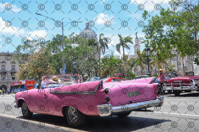 RGE_9438r | Amerikanischer Oldtimer in Havanna.   Fotograf: Ralf Gebhardt - Realisiert mit Pictrs.com