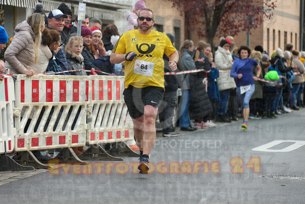 221127_1218_EX1_2388 | Sportfotografie im Rhein-Sieg Kreis, Köln, Bonn, NRW, Rheinland Pfalz, Hessen, etc. Unser Tätigkeitsfeld umfasst den Laufsport vom Volkslauf über den Marathon, Duathlon, Triathon bis zum Ultralauf wie Kölnpfad Ultra oder Schindertrail.