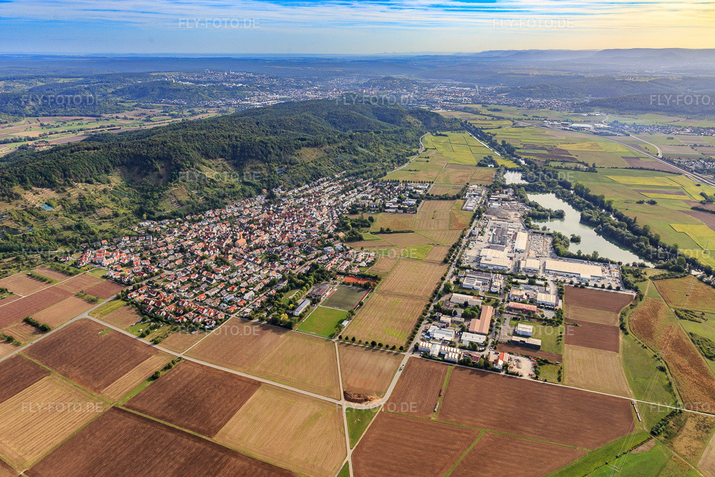 Luftbild: Ortsansicht von Westen mit Industriegebiet Rittweg im Ortsteil Hirschau in Tübingen im Bundesland Baden-Württemberg in Deutschland. Foto: IMG_008705.jpg vom 27.08.2020 durch Werner Riehm/FLY-FOTO.de