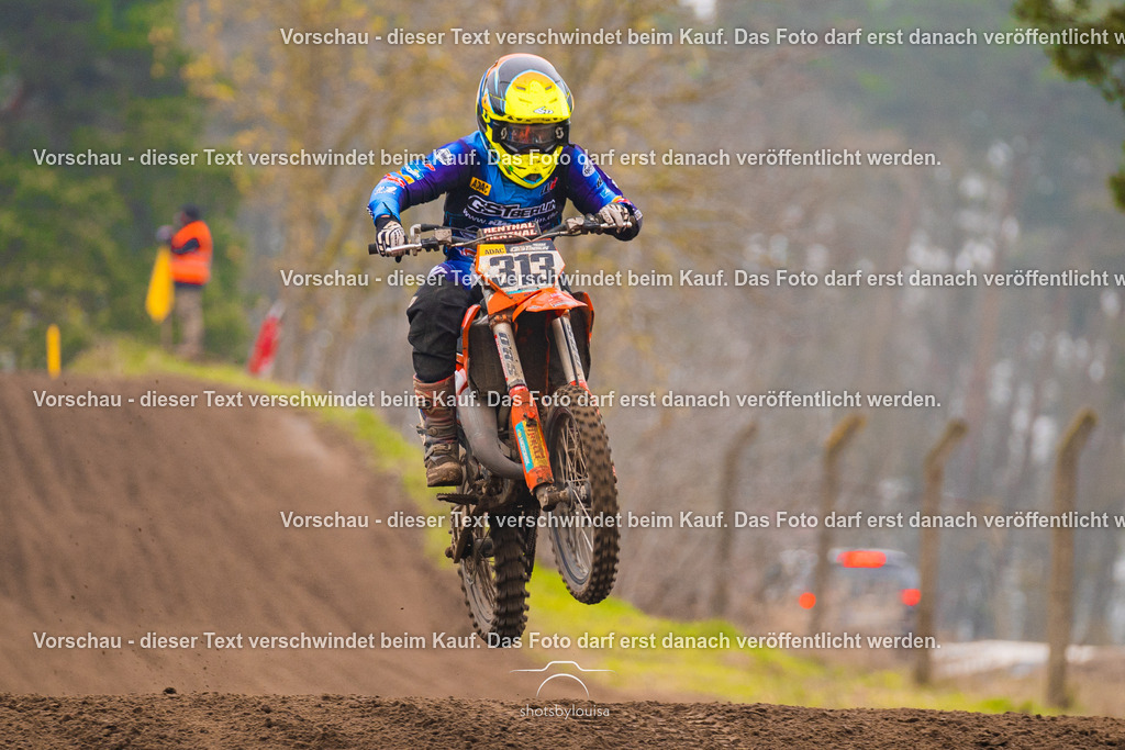 20260412_MCCBensdorf-1369 | Sportfotografin aus Berlin-Brandenburg mit Fokus auf Motocross. Ich halte deine sportliche Leistung und echte Emotionen auf und neben der Strecke professionell fest. Entdecke die Fotos von deinem Rennen und bestelle sie direkt hier im Shop.