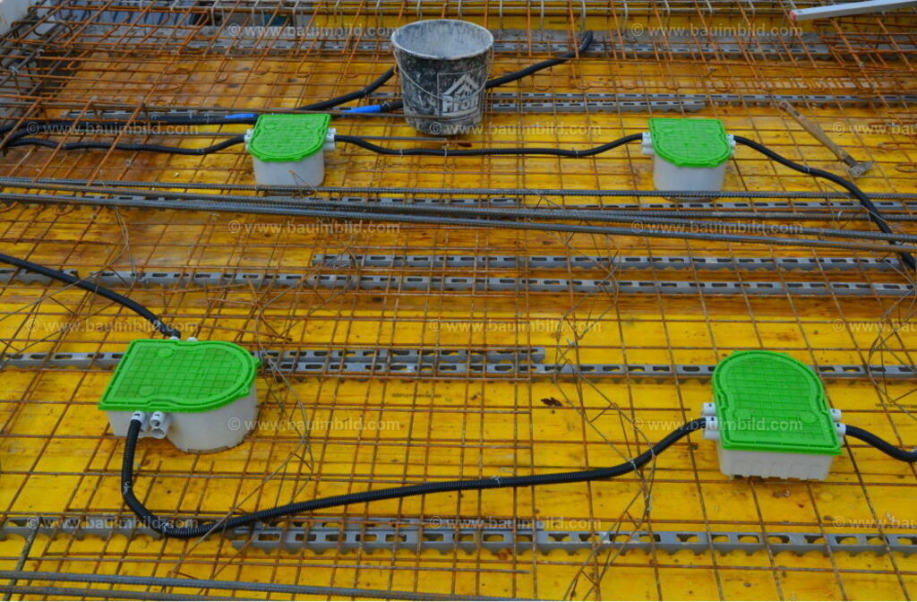 bib-lg17-elektroinstallation-0060 | Nach LV-Leistungsgruppen sortierte Detailfotos über den Bau eines Hauses. Alle Hausbau-Bilder direkt vom Urheber und Autor der Website Haus-Selber-Bauen.com