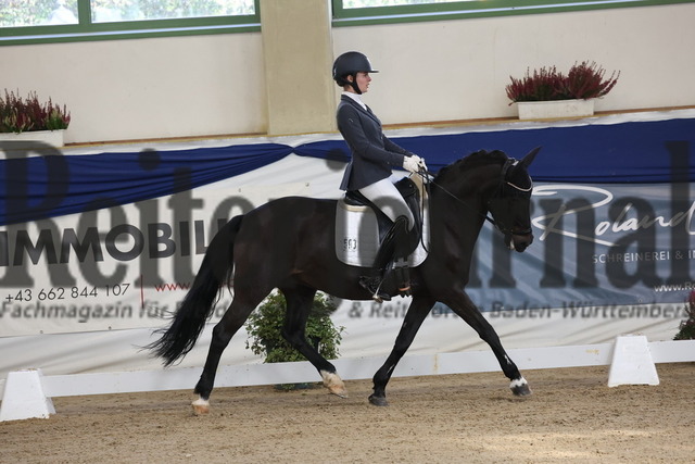 Ising_2025_Prfg.Nr.20_Pony-Dressurprfg.Kl.L_Kür_Emilia Arenz_Püppi de Luxe 2 (7) | Alle Fotos der Reiterjournal Fotografin Doris Matthaes im Reiterjournal Online-Fotoshop. - Realisiert mit Pictrs.com