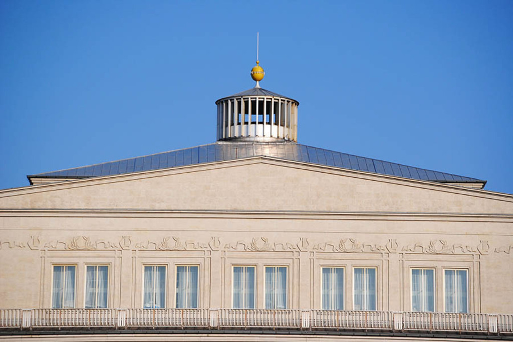 Foto: Leipzig - Oper Leipzig | Das Team hinter BILDLEXIKON LEIPZIG bündelt historische wie aktuelle Informationen über die Stadt Leipzig in Text und Bild auf einer Plattform und stellt diese der interessierten Öffentlichkeit zur Verfügung.