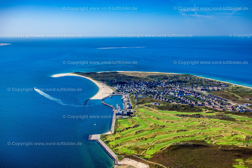 Sylt_Hörnum_Golfplatz_Budersand_ELS_7416280824 | HöRNUM (SYLT) 28.08.2024 Gebäudekomplex der Hotelanlage mit Golfplatz am Hafen in Hörnum (Sylt) Insel Sylt im Bundesland Schleswig-Holstein, Deutschland. // Complex of the hotel building with Golfplatz on Hafen in Hoernum (Sylt) island Sylt in the state Schleswig-Holstein, Germany. Foto: Martin Elsen