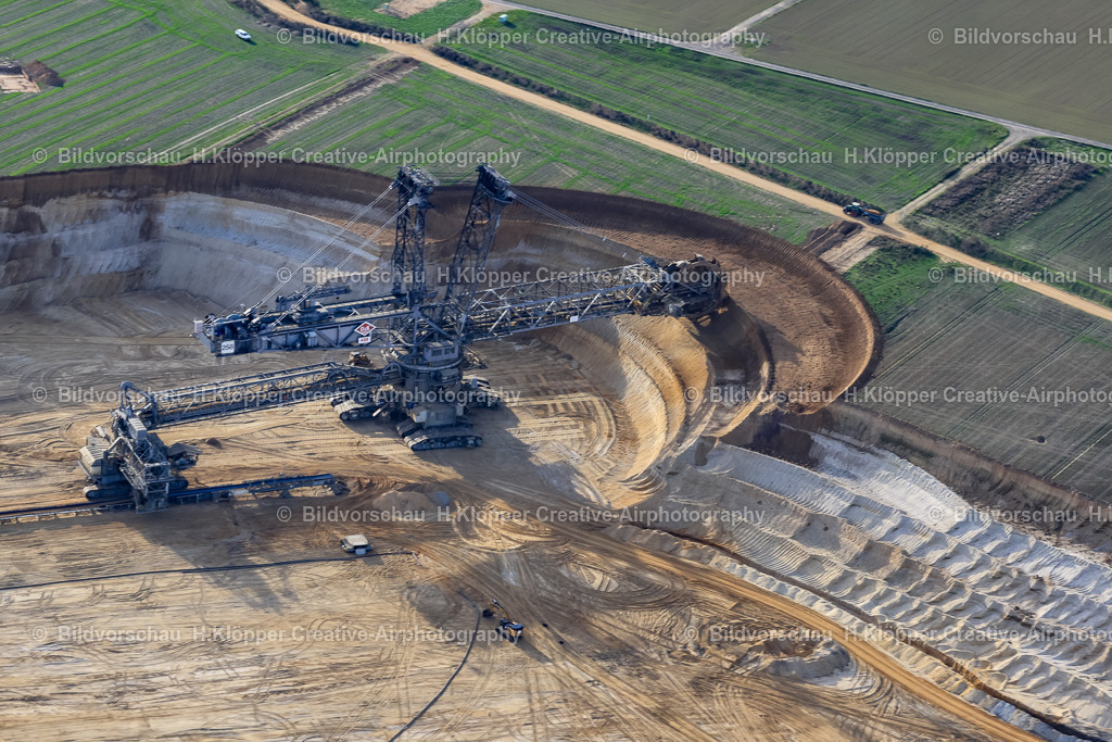 Luftbild Erkelenz _ Jülich _ Hambacher Forst_ Lützerath ist ein Weiler der Stadt Erkelenz Braukohle_ Tagebau_Garzweiler-8649 | Luftbildfotografie Hermann Klöpper - Realized with Pictrs.com