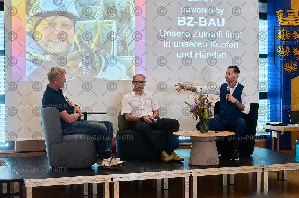 147_202509_EmployerBranding_NZ6_9899 | proPHOTO - Realisiert mit Pictrs.com