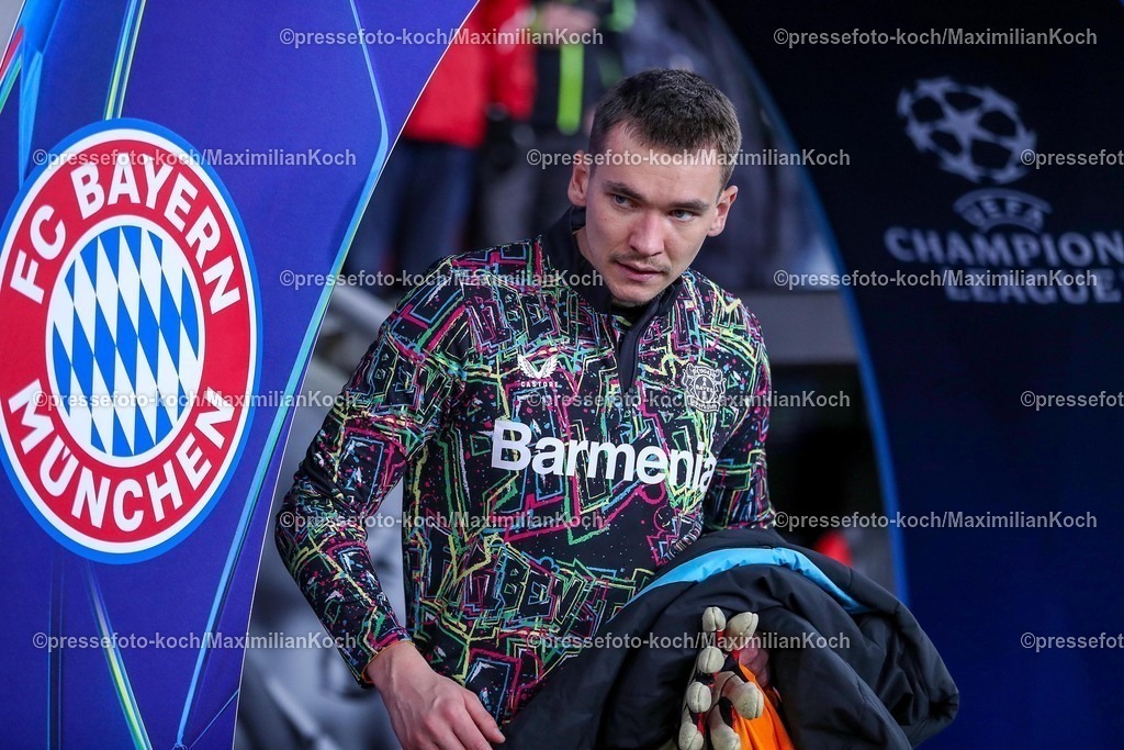 UCL11032502227 | 11.03.2025, Fußball, UEFA Champions League, Bayer 04 Leverkusen - FC Bayern München, Achtelfinale Rückspiel, BayArena, Saison 2024 2025: Torwart Matej Kovar (Bayer04 Leverkusen #17)DFB regulations prohibit any use of photographs as image sequences and or quasi-video.