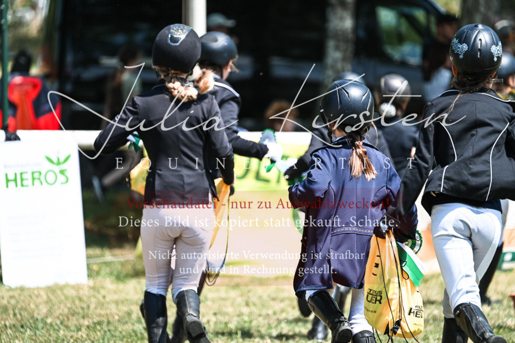 DSC_9948 | Pferde- und Turnierfotografie in Westsachsen. Pferdeportraits, Auftragszeichnungen und intuitive Kunst.
