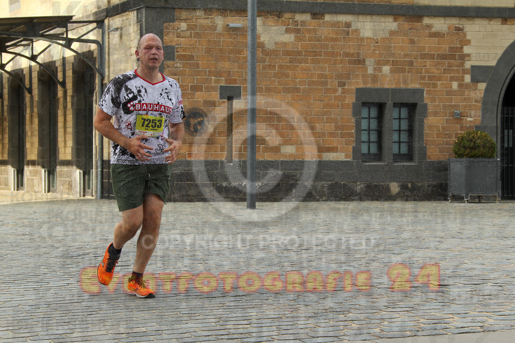 250920_1526_EV4_8806 | Sportfotografie im Rhein-Sieg Kreis, Köln, Bonn, NRW, Rheinland Pfalz, Hessen, etc. Unser Tätigkeitsfeld umfasst den Laufsport vom Volkslauf über den Marathon, Duathlon, Triathon bis zum Ultralauf wie Kölnpfad Ultra oder Schindertrail.