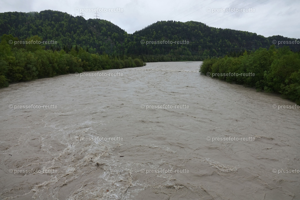 welltvi-Ulrichsbruecken-B179-Pinswang-Hochwasser-21052019-DSD01447 | Info aus dem Bezirk Reutte/Ausserfern Tirol sowie eine umfangreiche Bilddatenbank über die gesamte Region: Lechtal, Talkessel Reutte, Tannheimertal, Zwischentoren. Lech, Plansee, Zugspitze, Grenztunnel, B179, Fernpassstraße, Verkehr, Lawinen, Tradition, - Realisiert mit Pictrs.com
