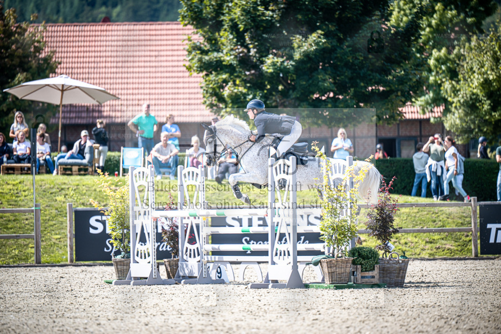 DOS_1078 | Entdecke hochwertige Reitturnierfotos von Foto Oger. Professionell, emotional und authentisch – jetzt Lieblingsmomente im Shop bestellen. - Realisiert mit Pictrs.com